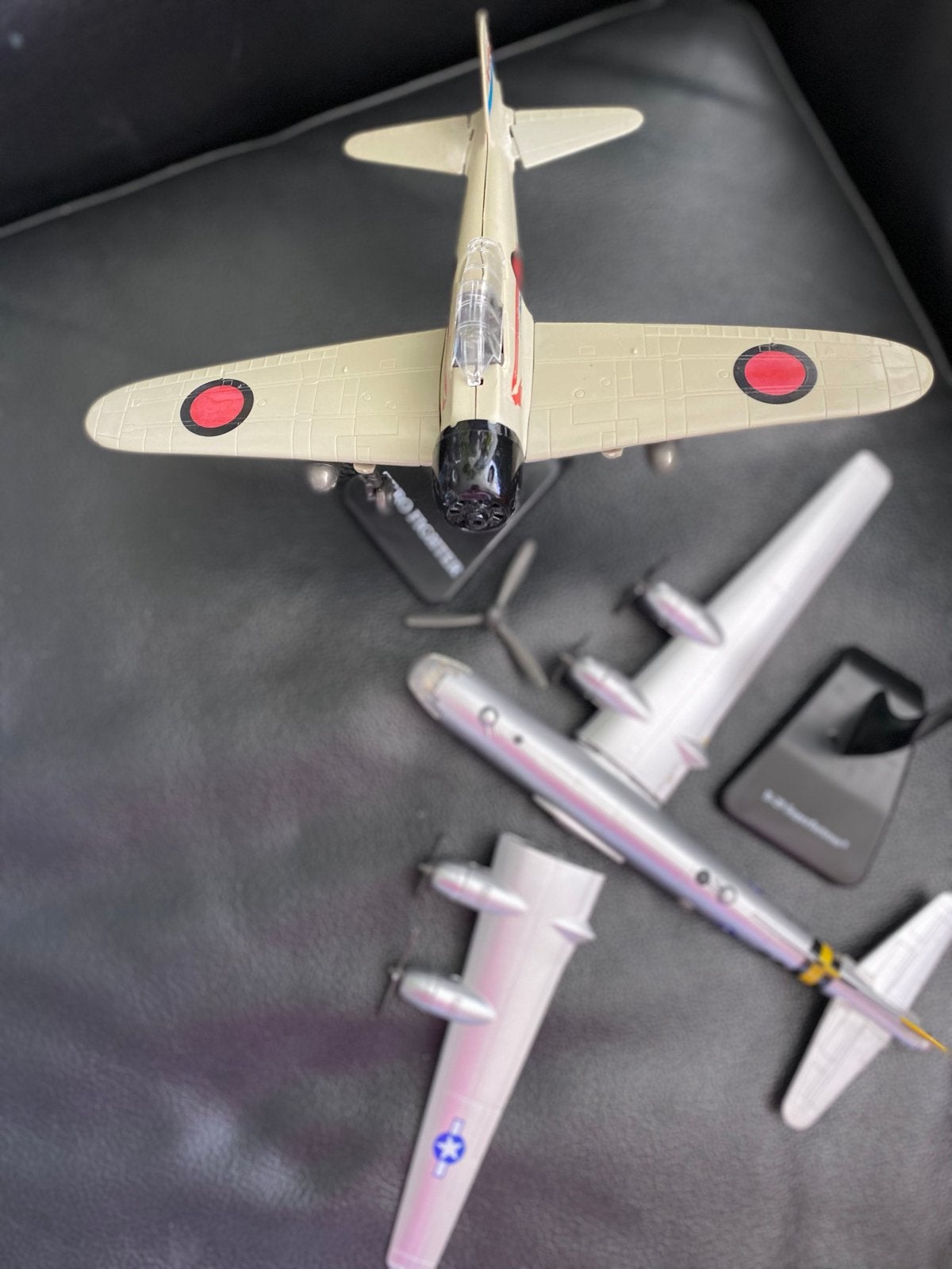 Modelvliegtuigen: Zero Fighter & B-29 Superfortress, Overige merken, 1:72 tot 1:144, Gebruikt, Ophalen of Verzenden