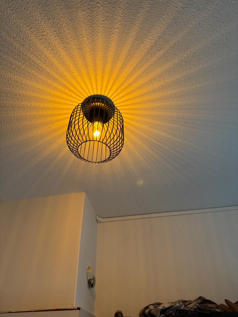 Zwarte plafondlamp - karwei Vic, Ophalen, Zo goed als nieuw, Metaal
