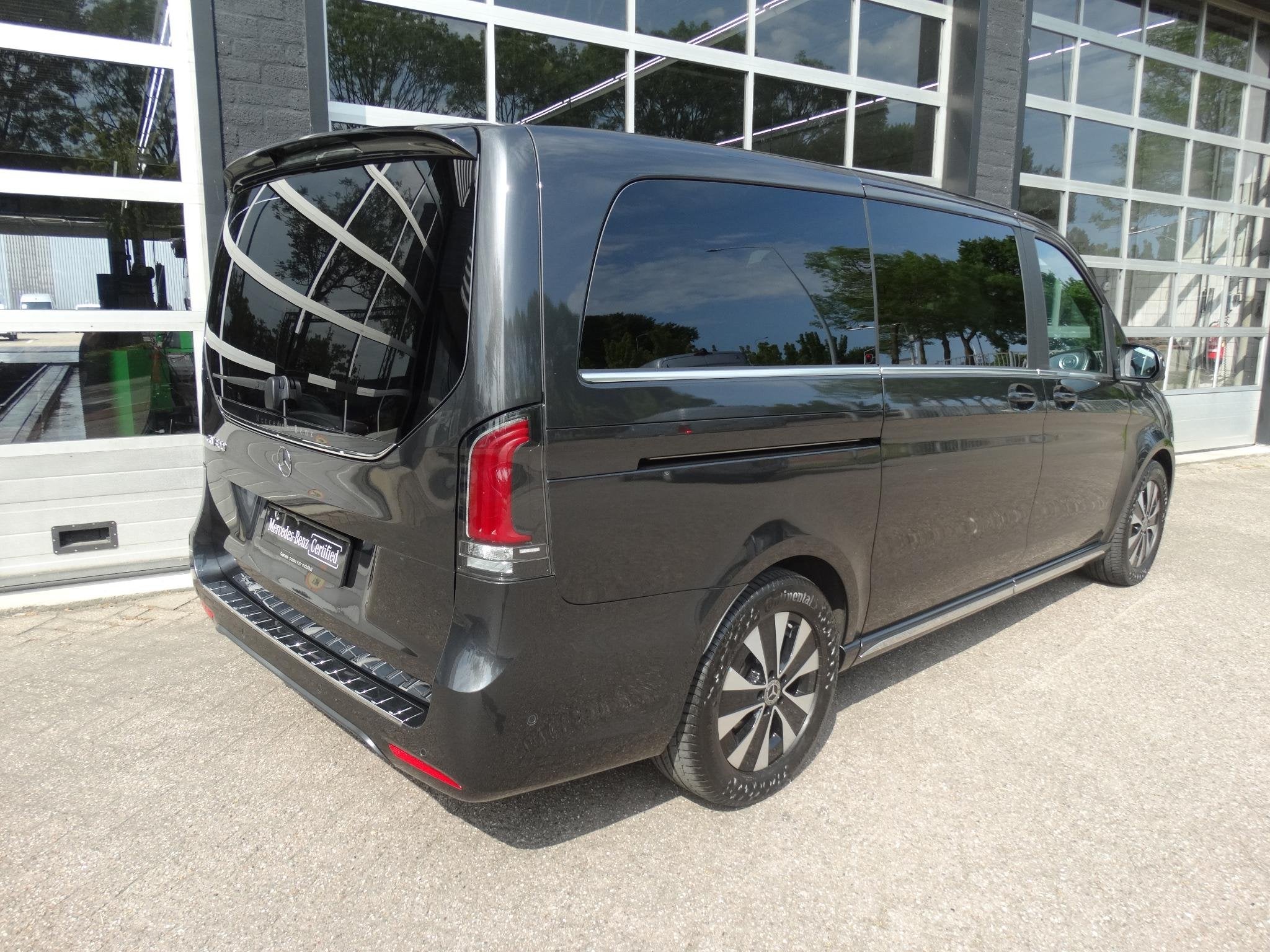Mercedes-Benz EQV 300 L2 90 kWh | 8-persoons | Airco achteri, Auto's, Bestelauto's, Stof, Gebruikt, 8 stoelen, 365 km