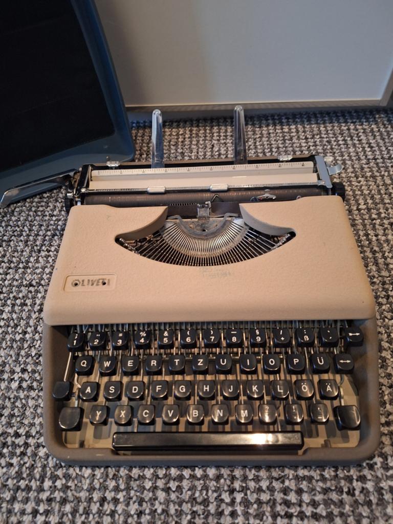 Olivetti Retro Kofferschrijfmachine, Diversen, Typemachines, Ophalen of Verzenden, Nieuw