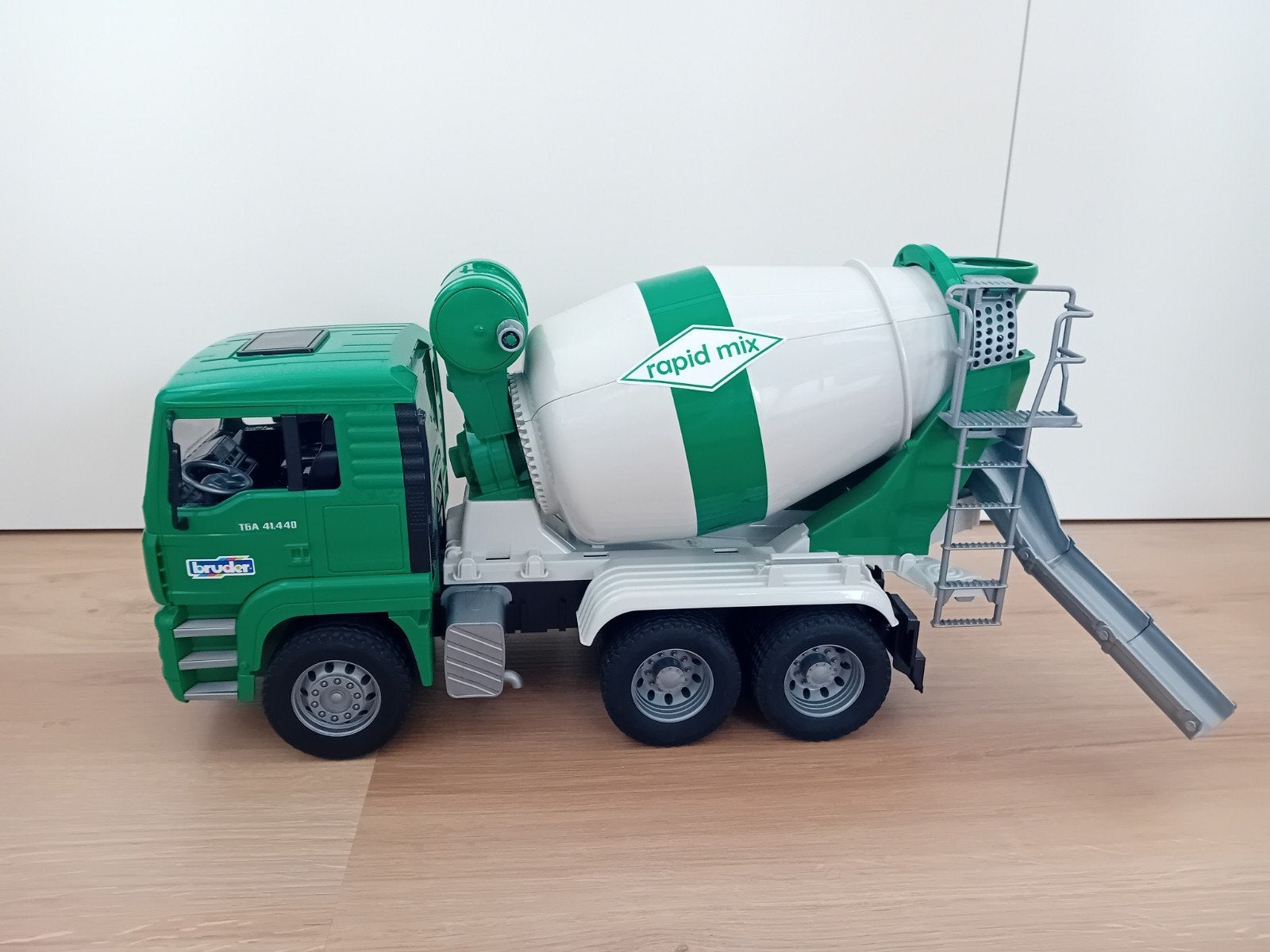 Bruder cementwagen, Ophalen, Zo goed als nieuw