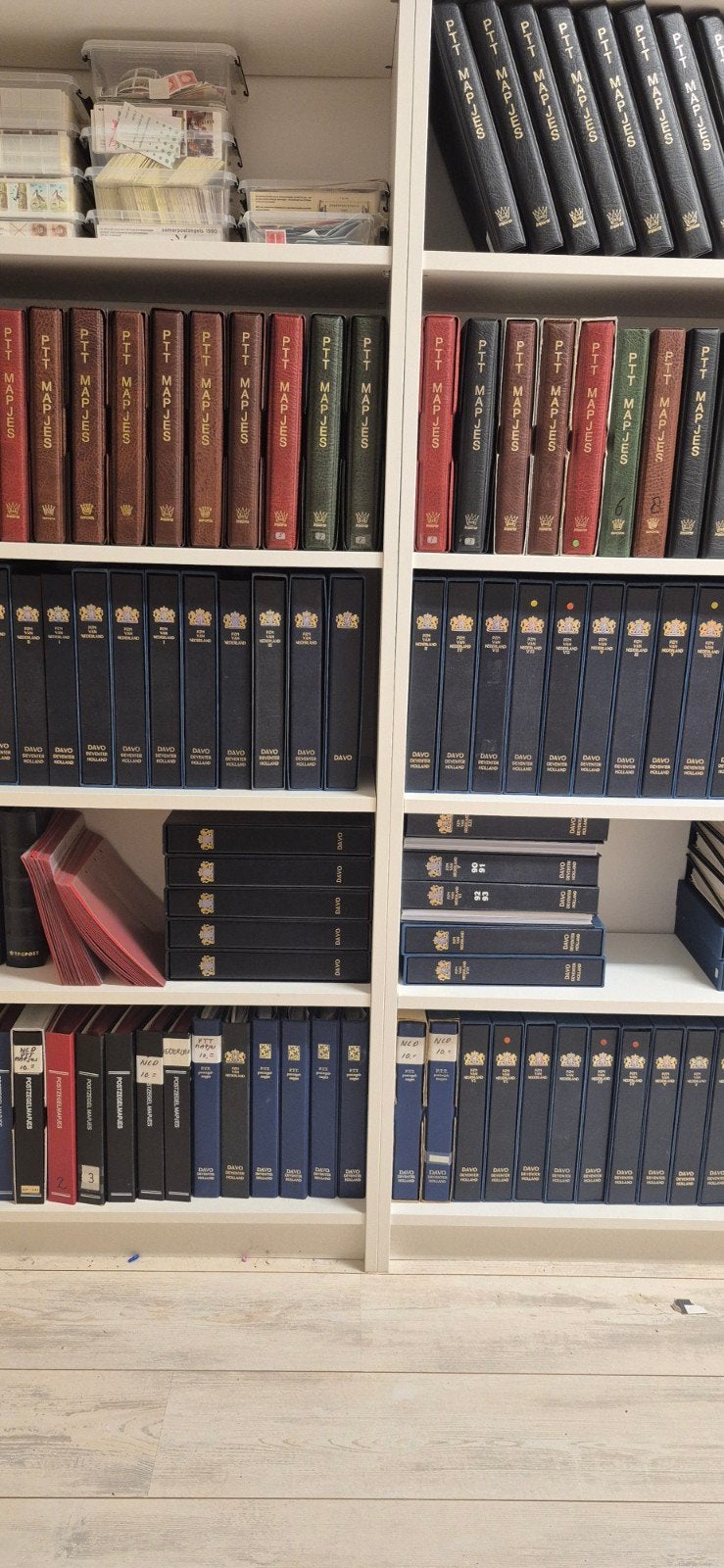 Grote voorraad albums PTT-mapjes, Ophalen