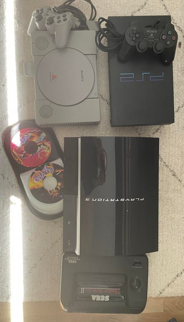 Complete PlayStation Set (PS1 t/m PS4) + Sega Ruilen/Verkoop, Ophalen of Verzenden, Zo goed als nieuw, Met 1 controller, Slim
