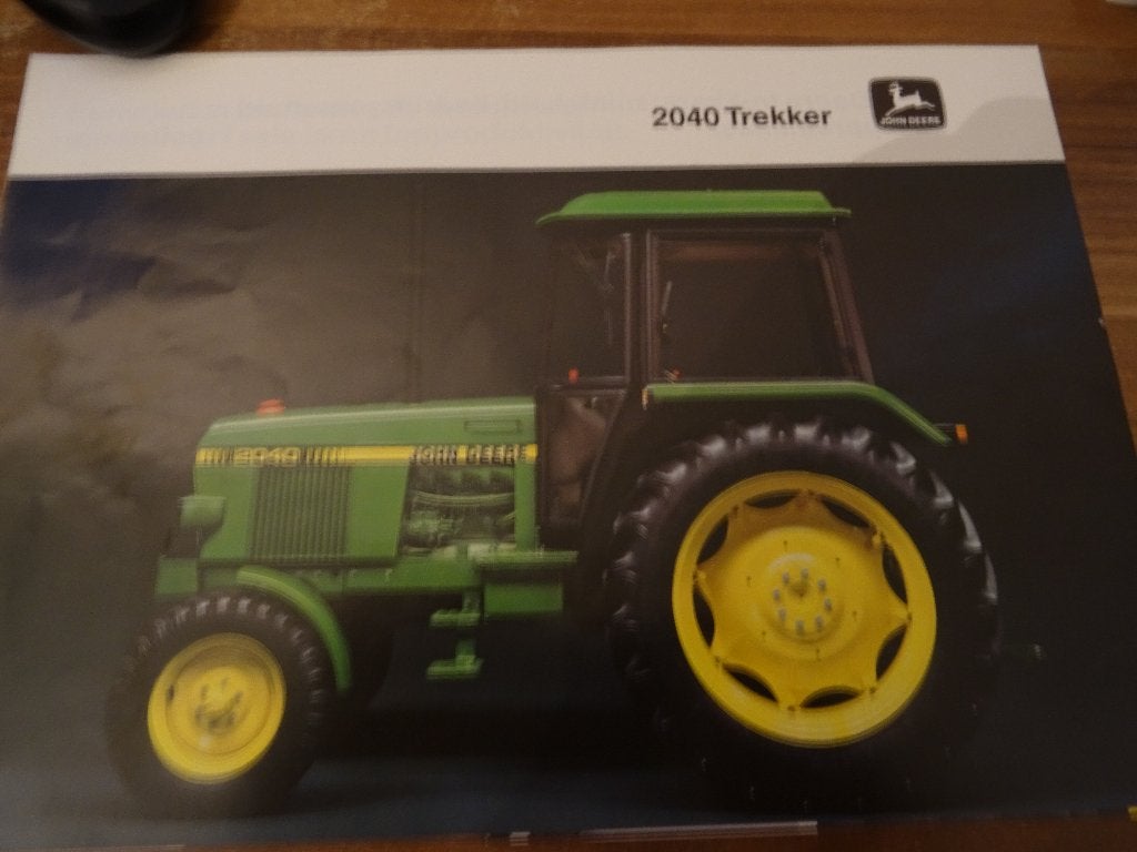 John deere 2040 trekker folder, Boeken, Catalogussen en Folders, Ophalen of Verzenden, Zo goed als nieuw, Folder
