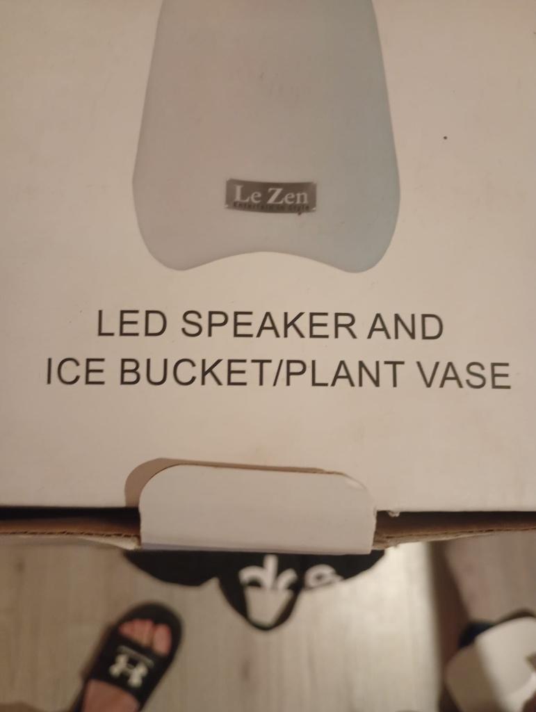 Wijncooler met led en Bluetooth speaker, Ophalen of Verzenden, Zo goed als nieuw