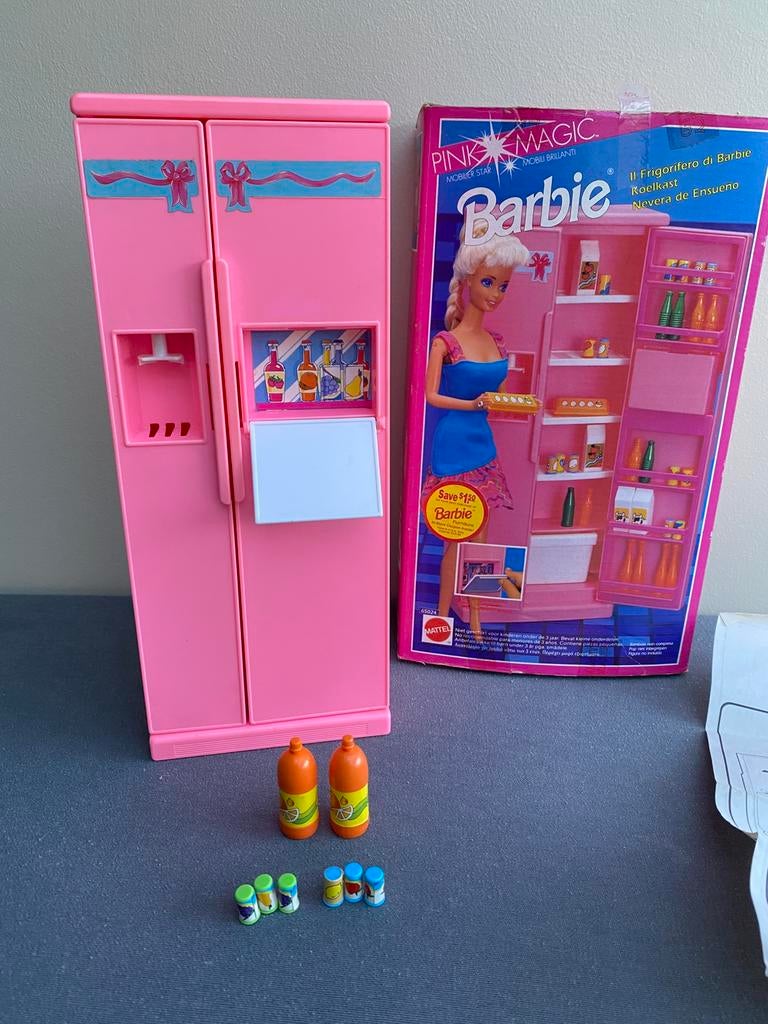 Vintage Barbie 1992 Koelkast in doos met accessoires Mattel, Verzamelen, Poppenhuizen en Toebehoren, Ophalen of Verzenden, Zo goed als nieuw
