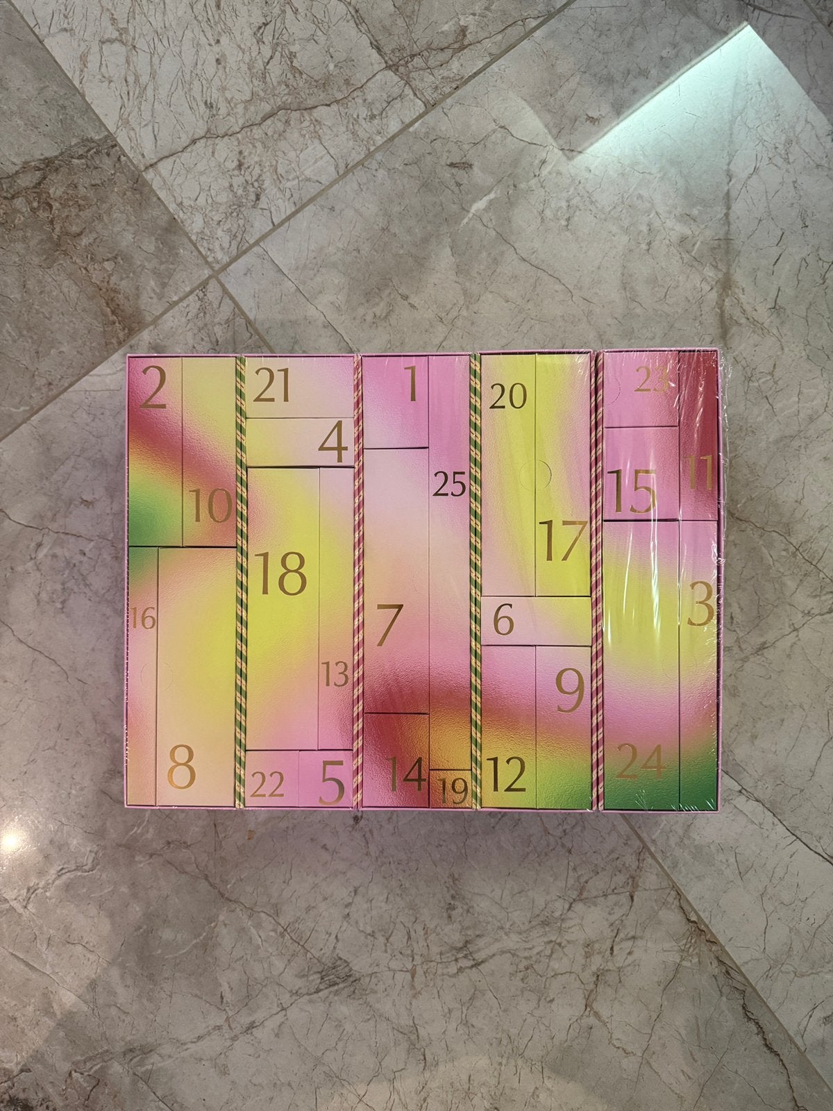 Bijenkorf adventkalender 2026 t.w.v €850, Ophalen of Verzenden, Nieuw, Gehele gezicht, Make-up