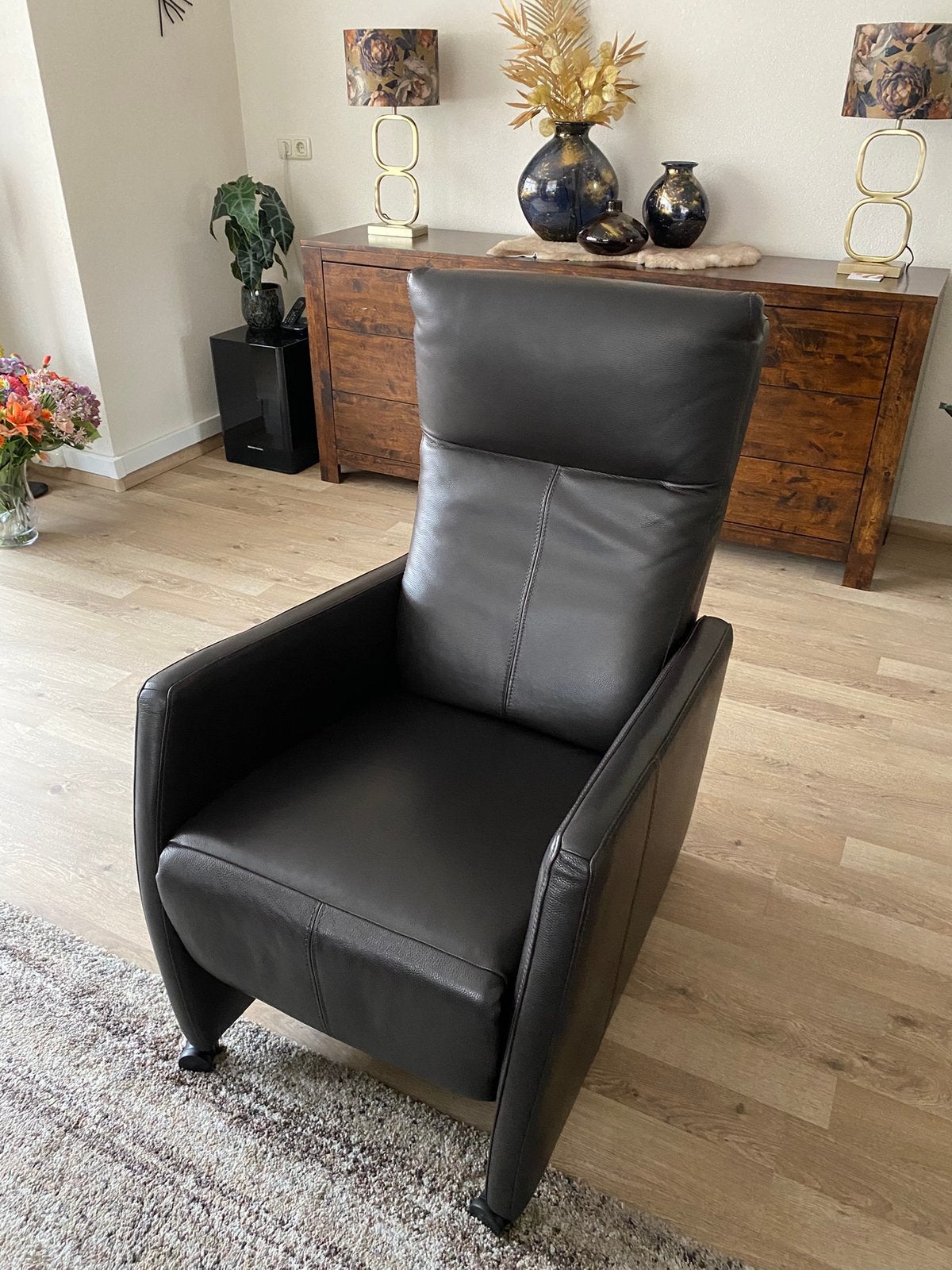 Z.g.a.n. leren relaxfauteuil, kleur donkerbruin-zwart, Ophalen, Zo goed als nieuw, 75 tot 100 cm, 50 tot 75 cm
