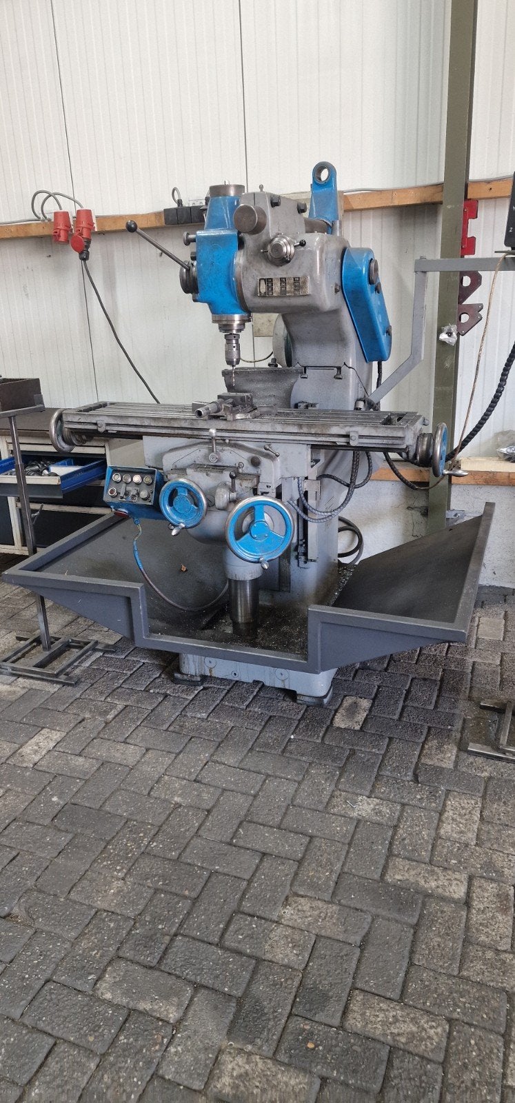 Freesbank  / Boormachine Abene, Ophalen, Zo goed als nieuw, 1200 watt of meer, 70 mm of meer