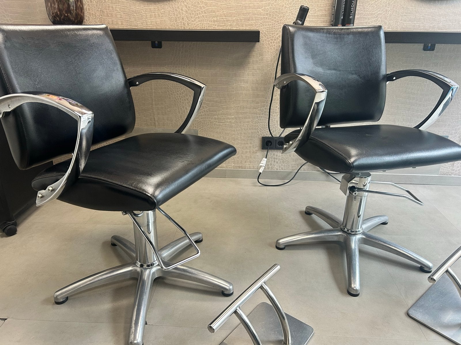 Kappersstoelen en Wasbak voor Salon, Ophalen