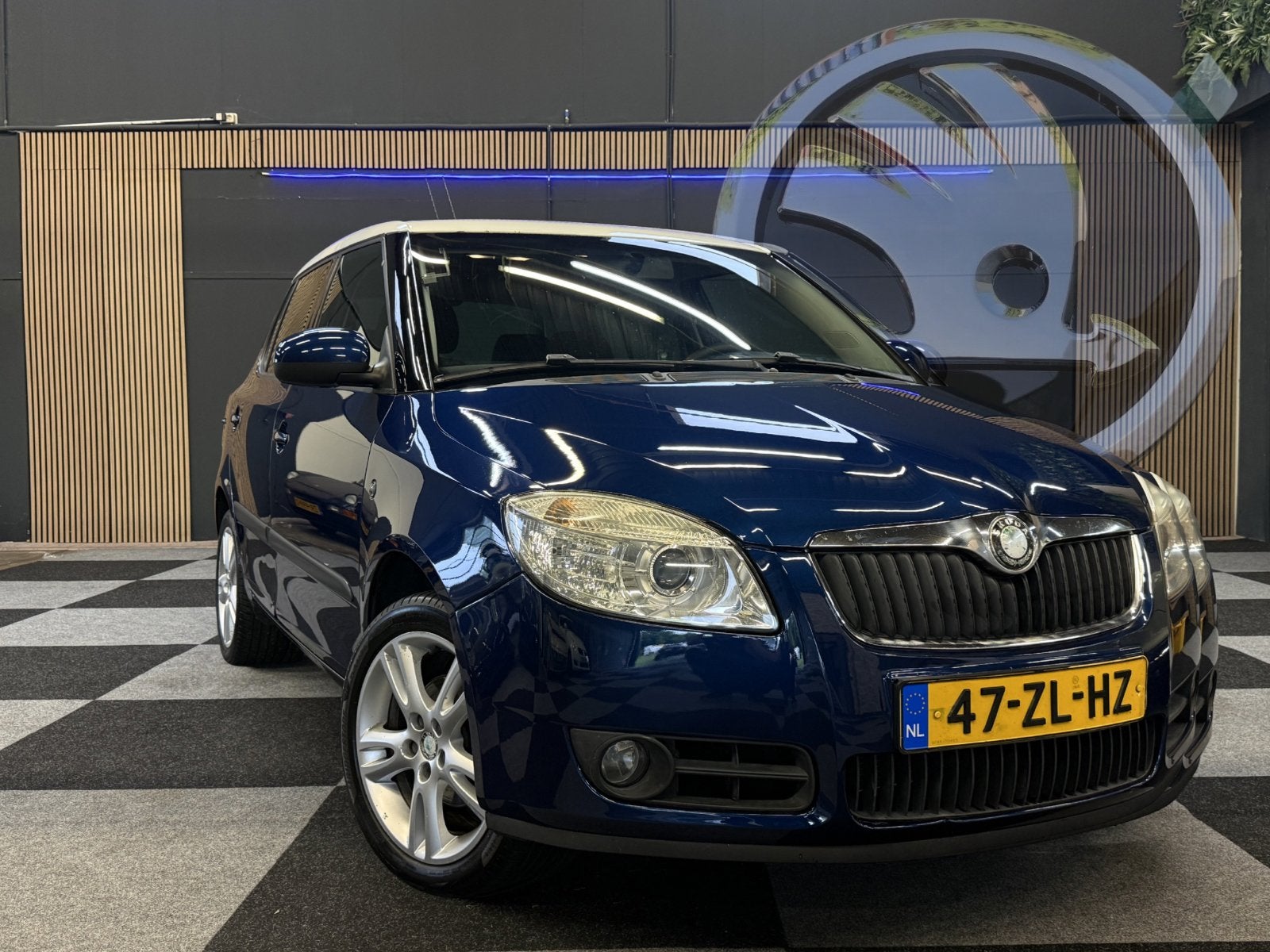 Skoda Fabia 1.6 | AUTOMAAT | PIONEER | ELEGANCE | APK, 4 cilinders, Blauw, 49 €/maand, Origineel Nederlands