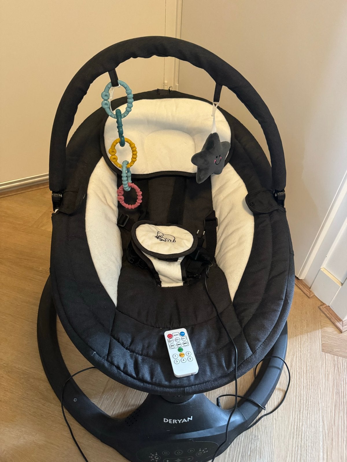 Deryan Baby Elektrische Schommelstoel met Afstandsbediening, Ophalen, Zo goed als nieuw