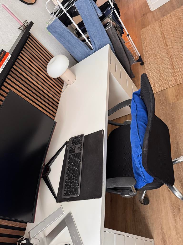 IKEA wit bureau met lades & stoel, Ophalen, Met lades, Spaanplaat of MDF, Zo goed als nieuw