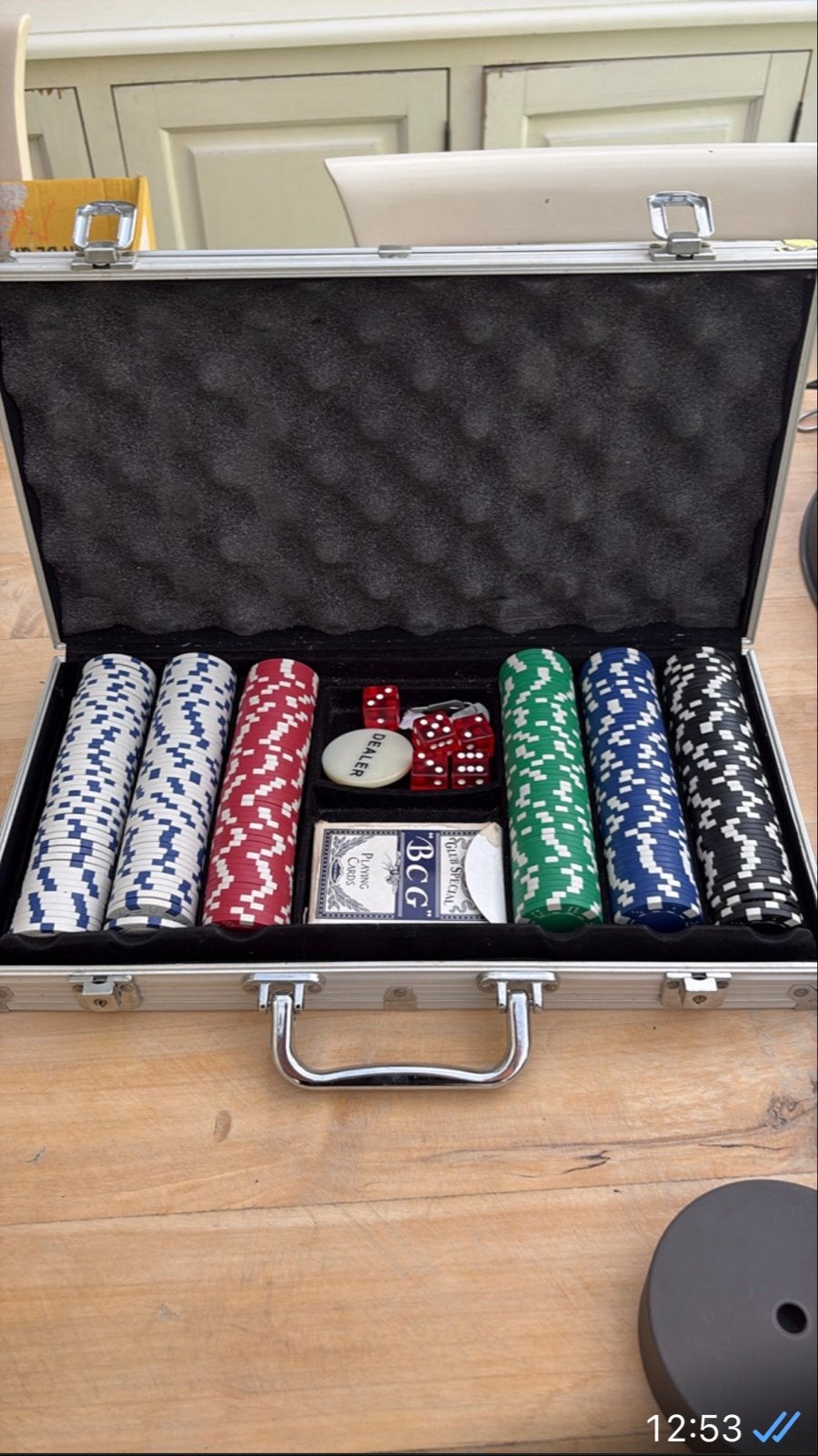 Pokerset in aluminium koffer met 500 fiches en kaarten, Drie of vier spelers, Ophalen of Verzenden, Gebruikt