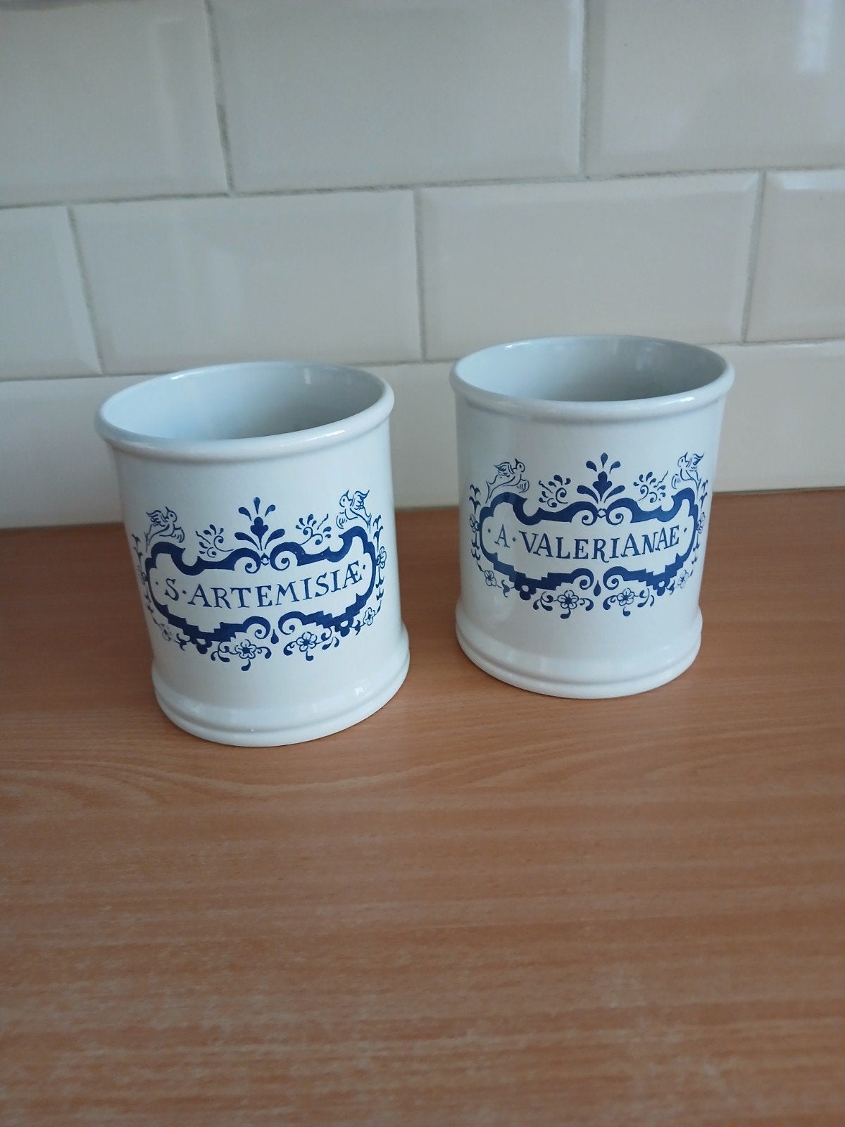 Set van 2 vintage apothekerspotten - Artemisia & Valeriana, Antiek en Kunst, Ophalen of Verzenden