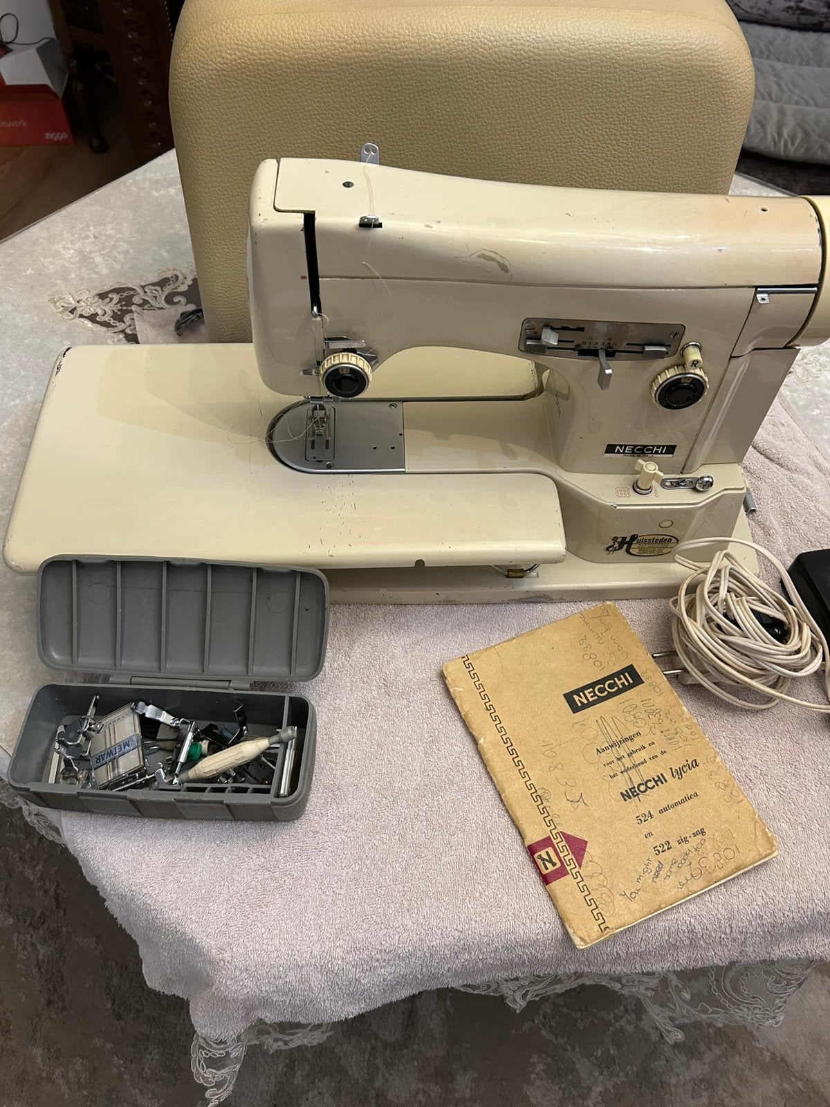 Necchi Lycia 524 naaimachine werkt nog uitstekend, Hobby en Vrije tijd, Overige merken, Gebruikt, Ophalen of Verzenden, Naaimachine