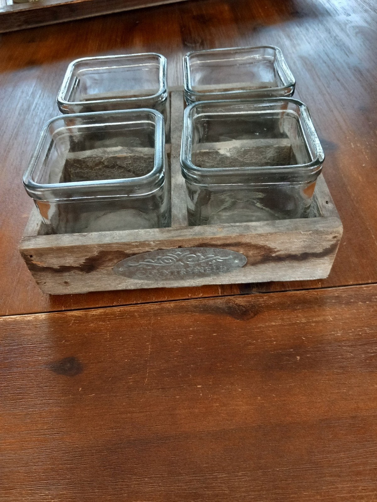 Houten bakje met 4 glazen vaasjes, Ophalen