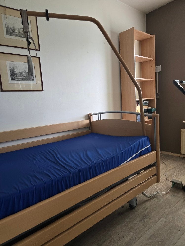 hoog laag bed/verpleegbed met zorgmatras met IC hoes, Ophalen, Verstelbaar, 90 cm, Eenpersoons