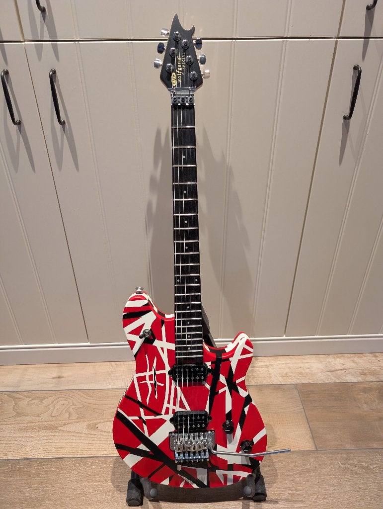 EvH Wolfgang Special Striped + Case, Ophalen of Verzenden, Zo goed als nieuw, Solid body, Overige merken