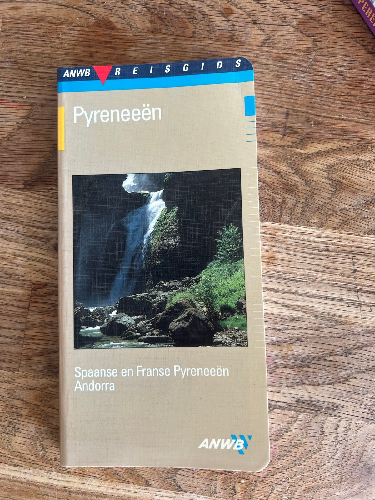 ANWB Reisgids Pyreneeën – Spaanse, Franse Pyreneeën & Andorr, Gelezen, Europa, Ophalen of Verzenden, Reisgids of -boek