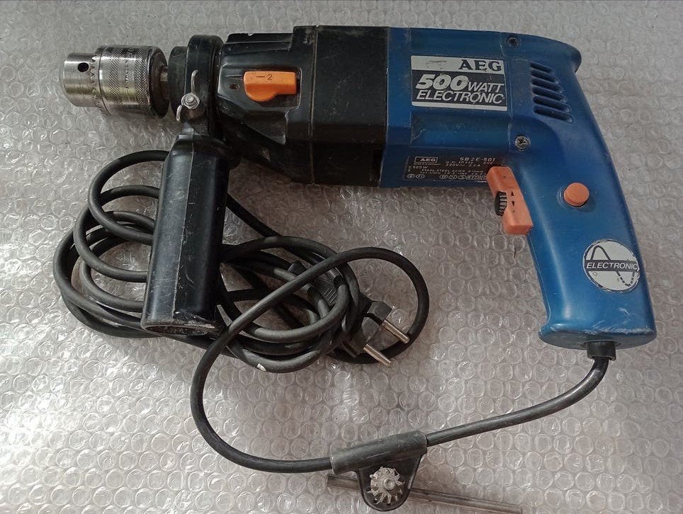 AEG SB 2E-501 Boormachine 500W Electronic, Boormachine, Gebruikt, Ophalen of Verzenden, Variabele snelheid