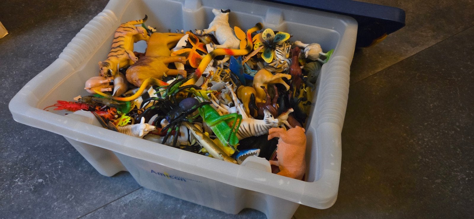 Grote bak met diverse speelgoeddieren, Ophalen of Verzenden, Gebruikt, Jongen of Meisje