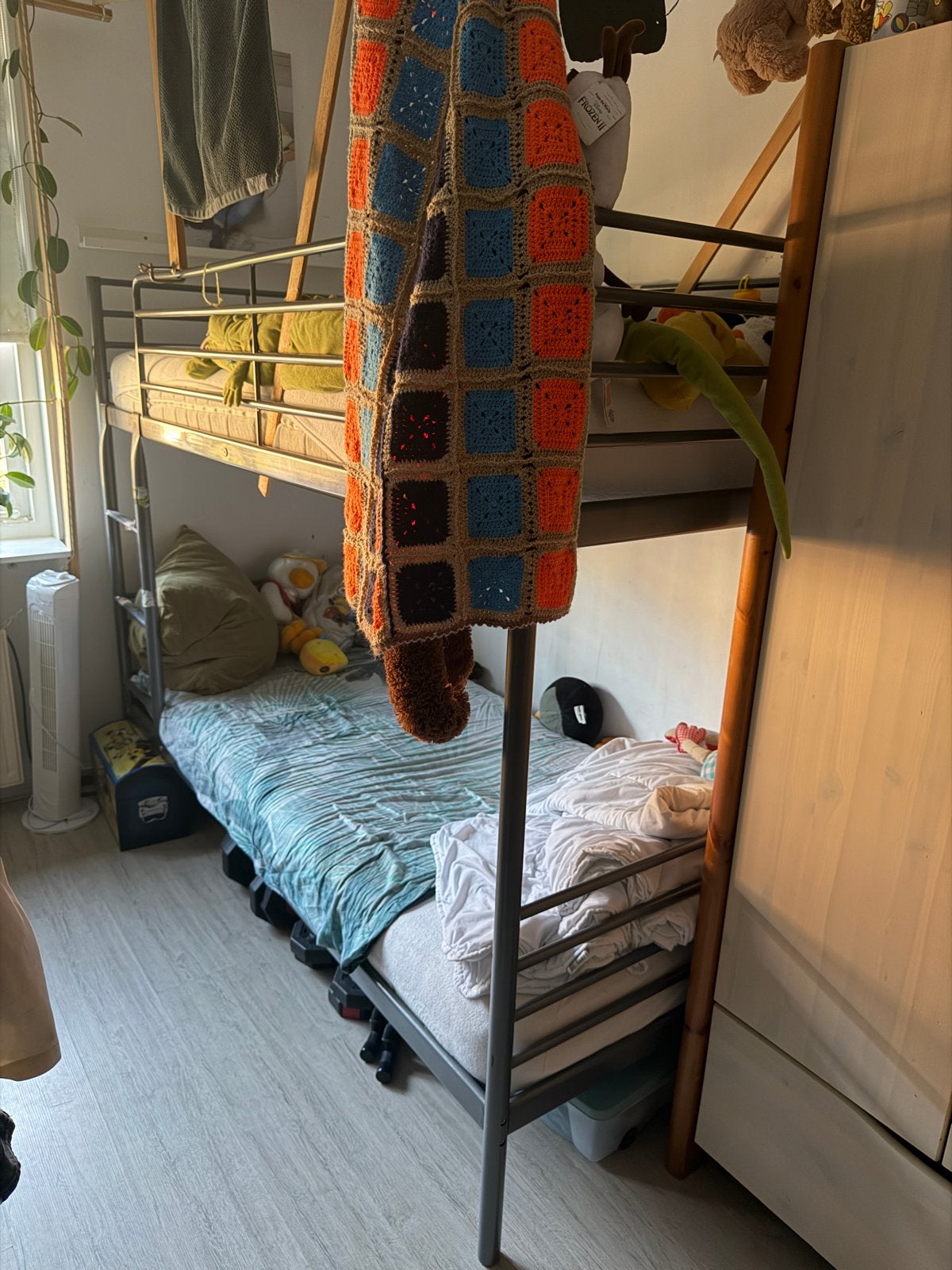 Gratis IKEA Stapelbed Grijs - Afhalen, Huis en Inrichting, Slaapkamer | Stapelbedden en Hoogslapers, Ophalen, Gebruikt, 90 cm
