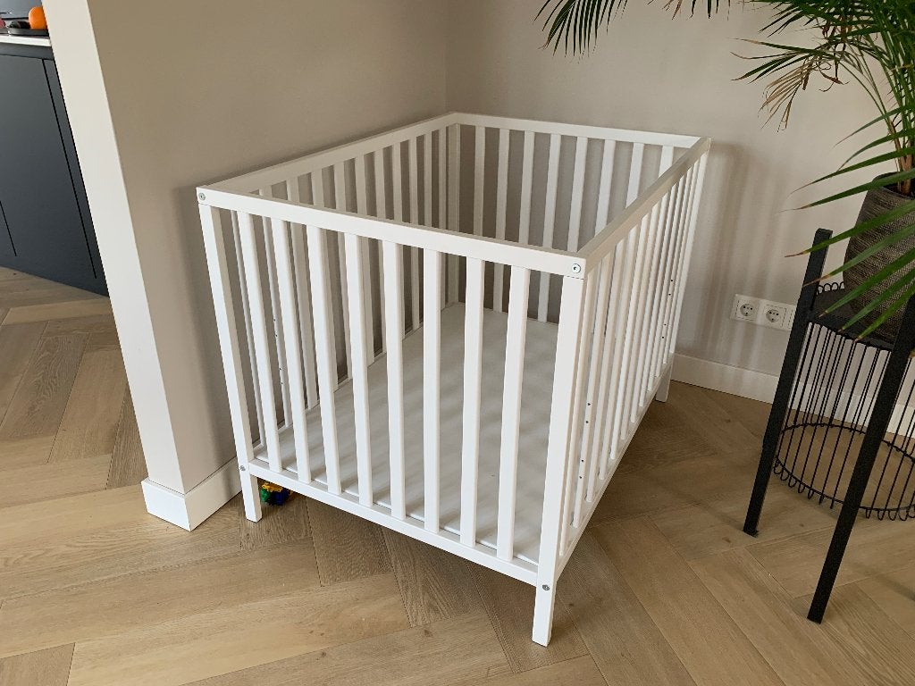 Baby box wit platte spijlen Prenatal, Kinderen en Baby's, Boxen, Ophalen, Zo goed als nieuw, Rechthoekig, In hoogte verstelbaar