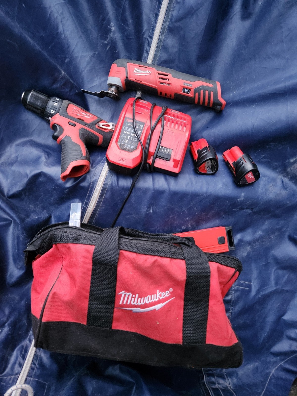 Milwaukee M12 Set: Boormachine, Multitool, Lader & Accu's, Gebruikt, Variabele snelheid, Ophalen of Verzenden, Boor- en Schroefmachine