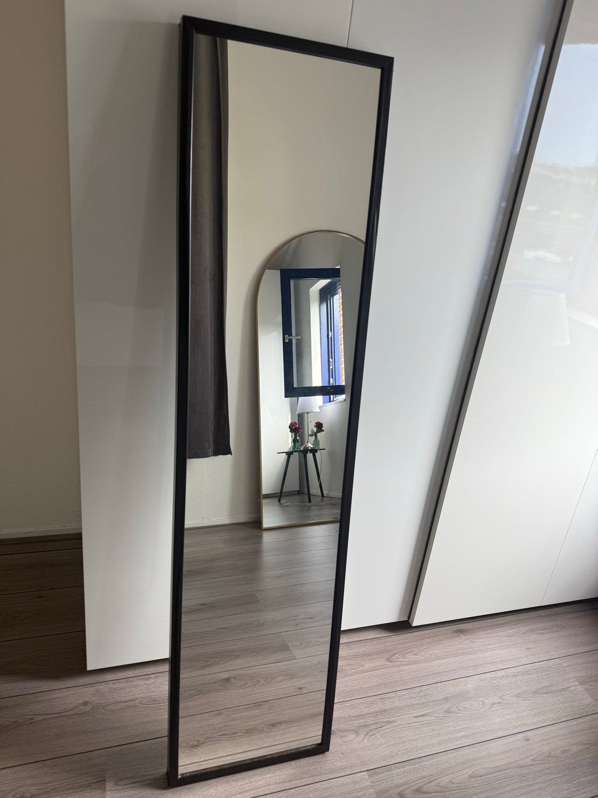 Grote spiegel met zwarte lijst, Huis en Inrichting, Woonaccessoires | Spiegels, Ophalen, Minder dan 50 cm, Gebruikt, 200 cm of meer