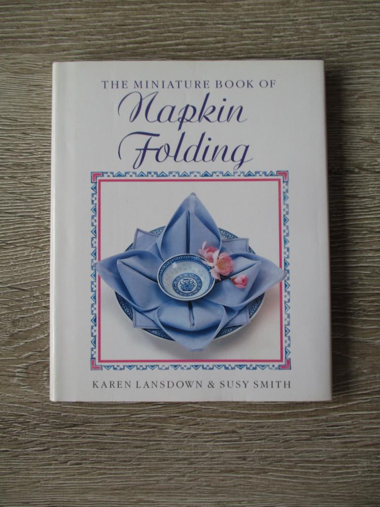 The miniature book of napkin folding - Karen Lansdown & Su, Ophalen of Verzenden, Gelezen