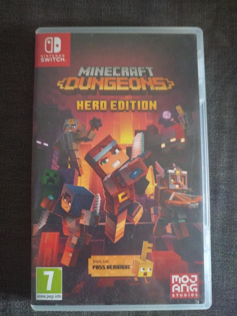 Minecraft Dungeons Hero Edition - Nintendo Switch, Ophalen of Verzenden, Zo goed als nieuw, Met games