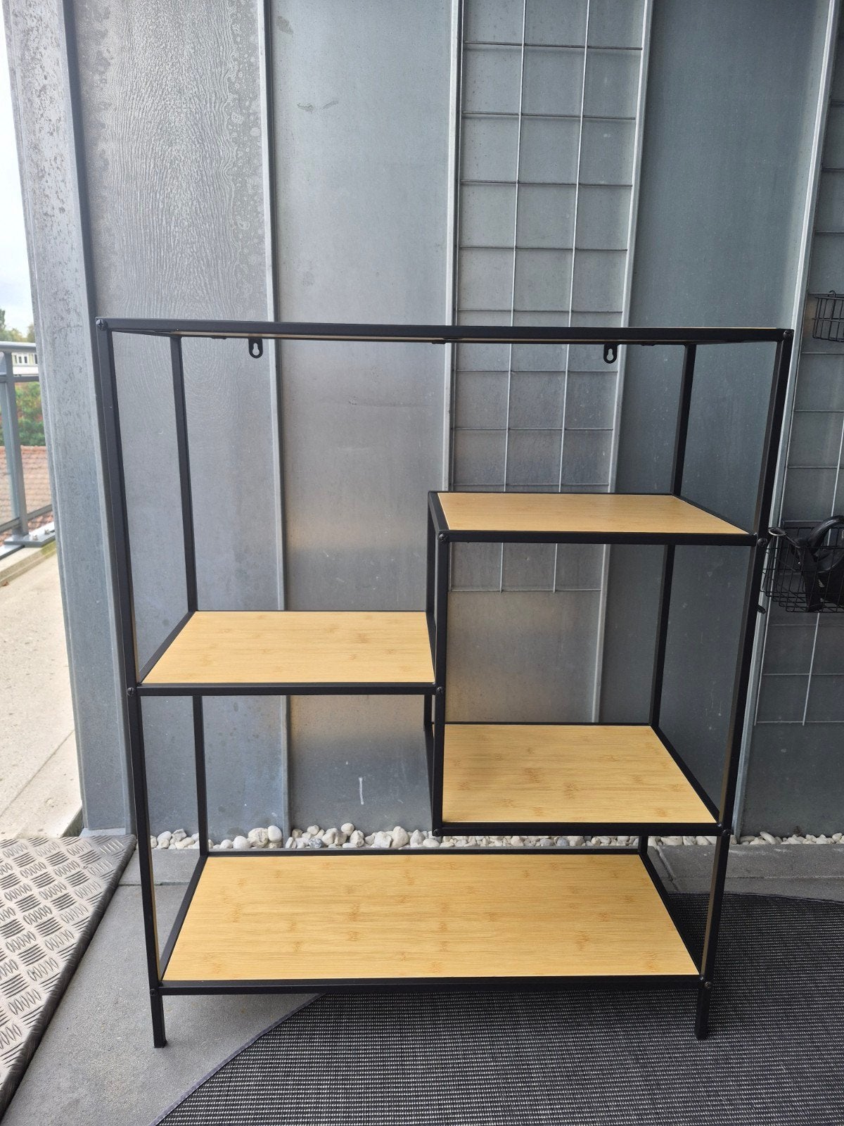 Zwart metalen vakkenkastje met houten planken, Huis en Inrichting, Ophalen, Zo goed als nieuw