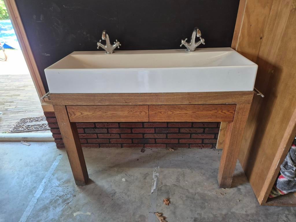 Eiken wasmeubel met 2 kranen, Huis en Inrichting, Badkamer | Badkamermeubels, Ophalen, Gebruikt, 100 tot 150 cm, Minder dan 100 cm