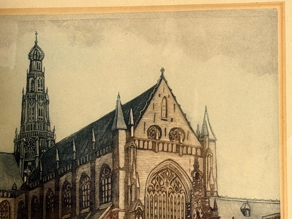 Ets Anton Heyboer ; Grote kerk Haarlem uit 1948, Antiek en Kunst, Kunst | Etsen en Gravures, Handgekleurd, Ets, Stadsgezicht, Ophalen of Verzenden