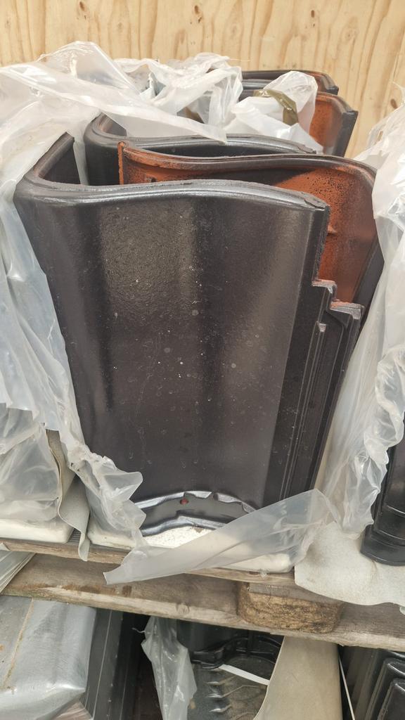 Nieuwe Wienerberger Madura zwarte dakpannen, Doe-het-zelf en Verbouw, Dakpannen en Dakbedekking, Ophalen, Steen of Klei, Zwart