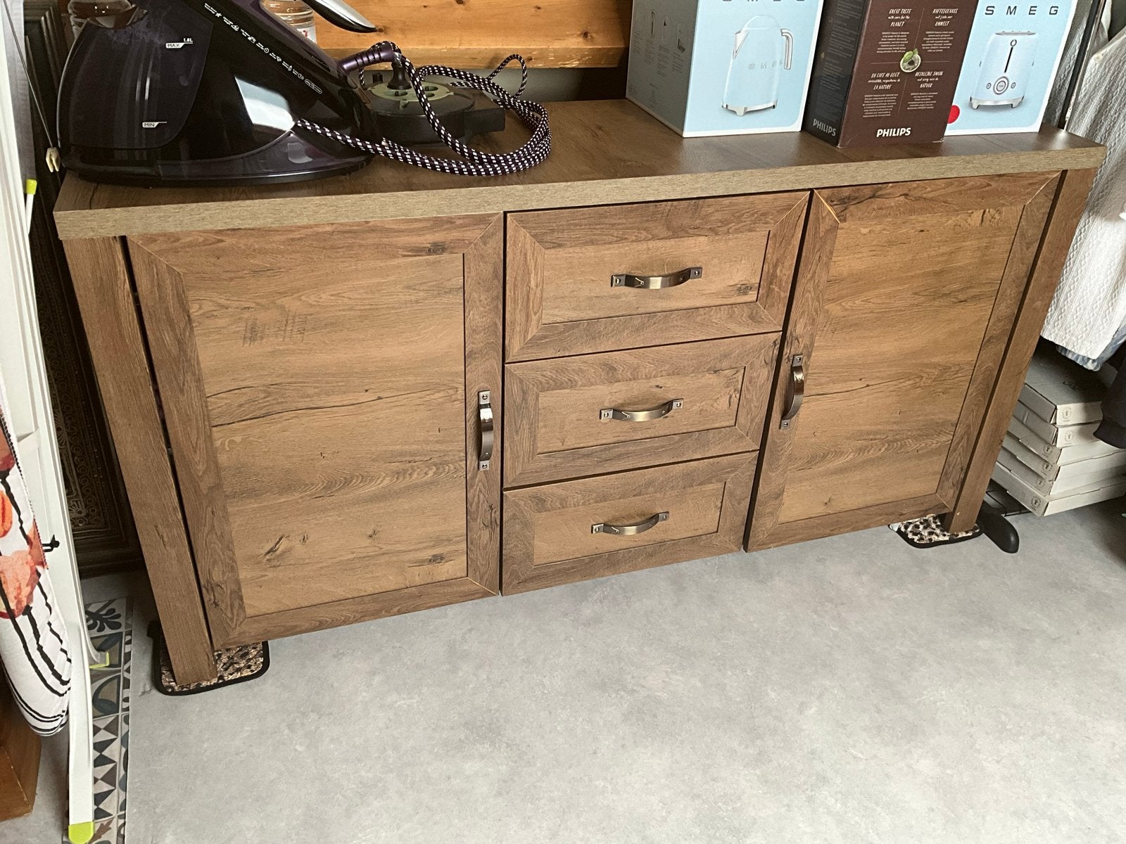 Dressoir Jysk "Jungen" met 3 lades en 2 deuren, Huis en Inrichting, Kasten | Dressoirs, Ophalen, Gebruikt, 100 tot 150 cm, Met lade(s)