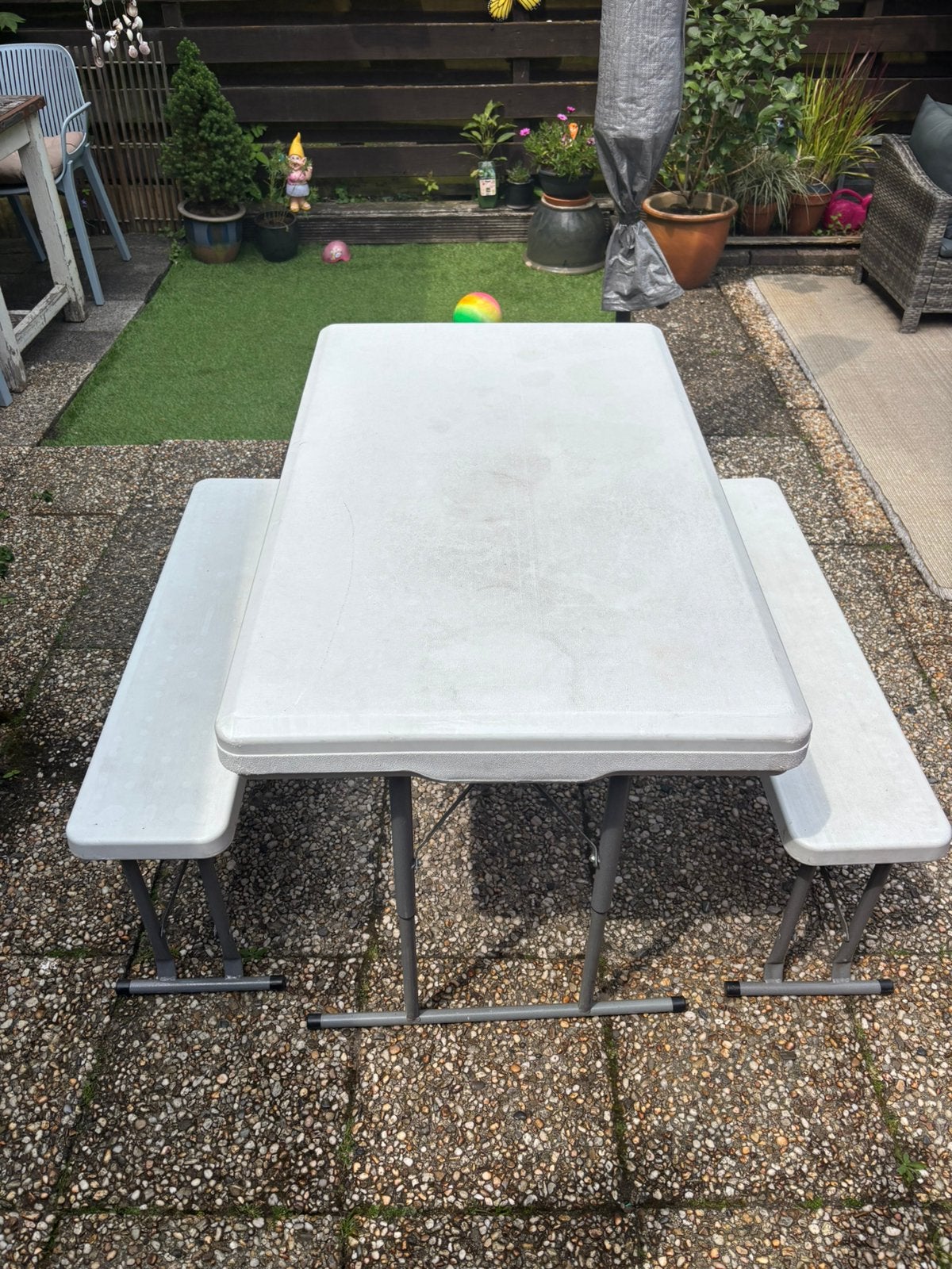 Inklapbare campingtafel + bankjes, Caravans en Kamperen, Ophalen, Zo goed als nieuw, Campingtafel