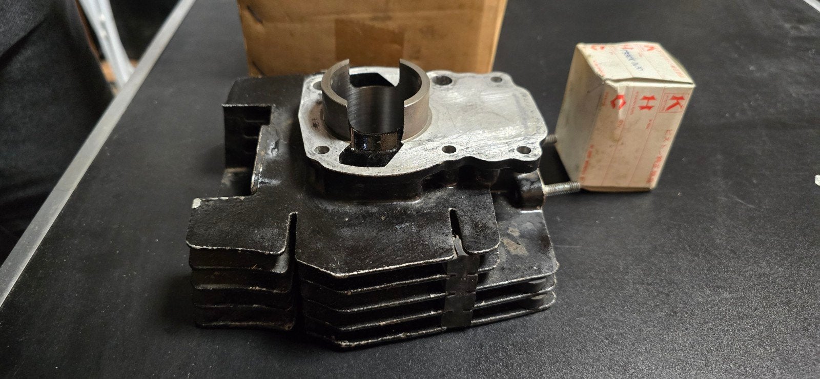 Originele gehoonde suzuki tsx cilinder met NOS zuiger, Ophalen of Verzenden, Nieuw, Cilinder, Overige merken