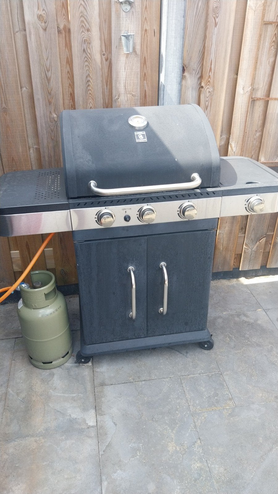 Gebruikte gasbarbecue met zijbrander en gietijzeren plaat, Tuin en Terras, Ophalen, Gebruikt, Onbekend