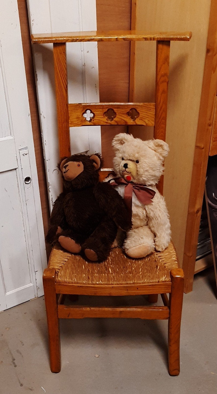 Antiek bidstoeltje, kerkstoel, kinderstoeltje,brocante stoel, Ophalen