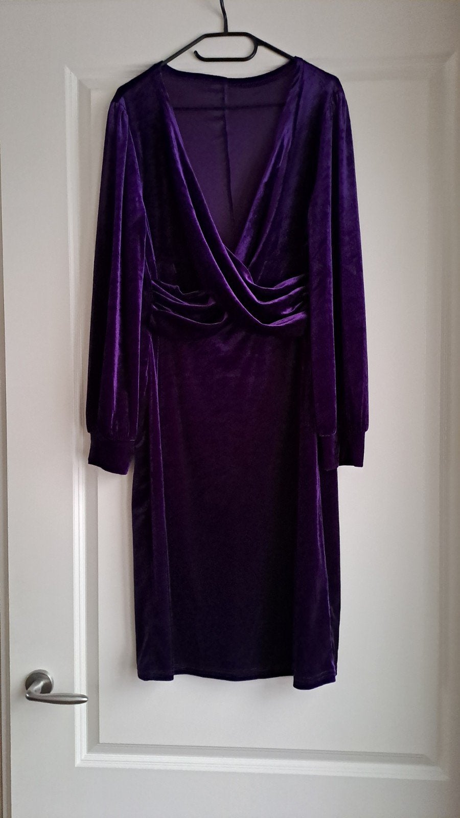 Prachtige paarse fluwelen dames jurk - Maat XL, Kleding | Dames, Ophalen of Verzenden, Nieuw, Maat 46/48 (XL) of groter, Paars