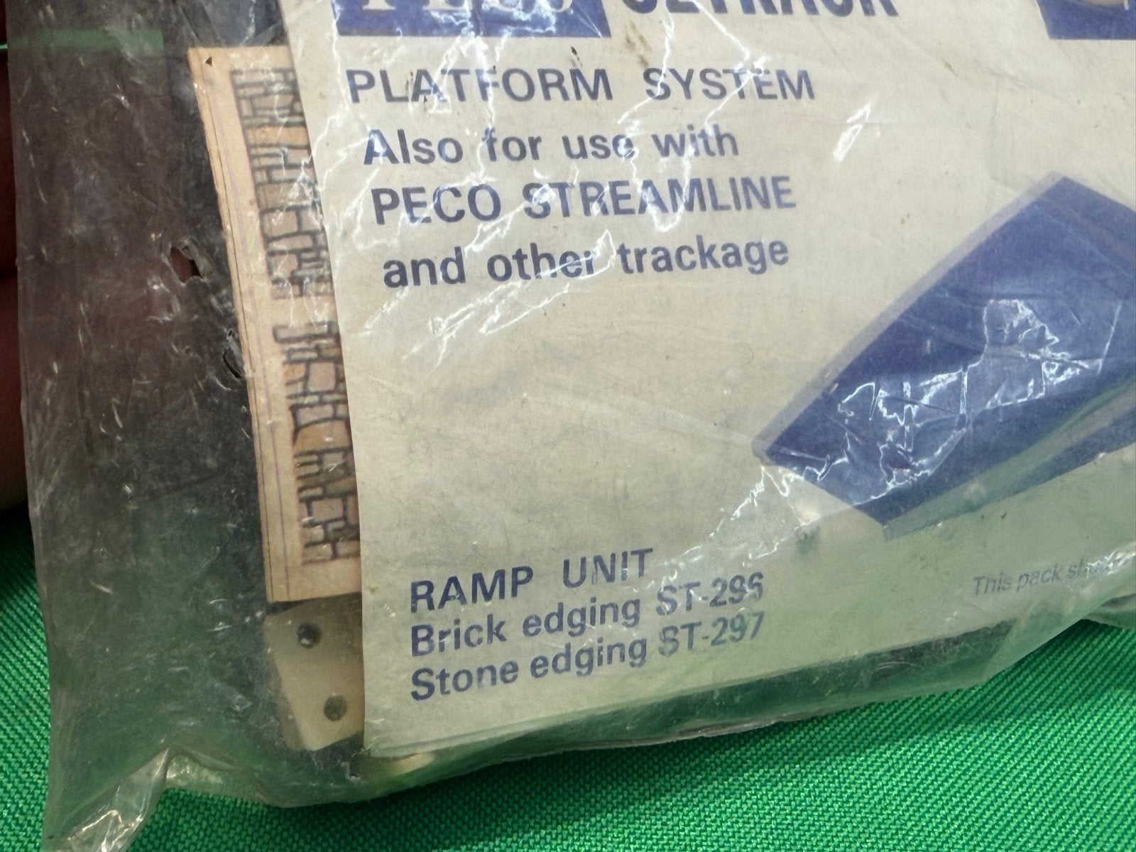 96 Peco Setrack Platform System HO/OO - Nieuw in verpakking, Ophalen of Verzenden, Nieuw, Brug, Tunnel of Gebouw, Overige merken