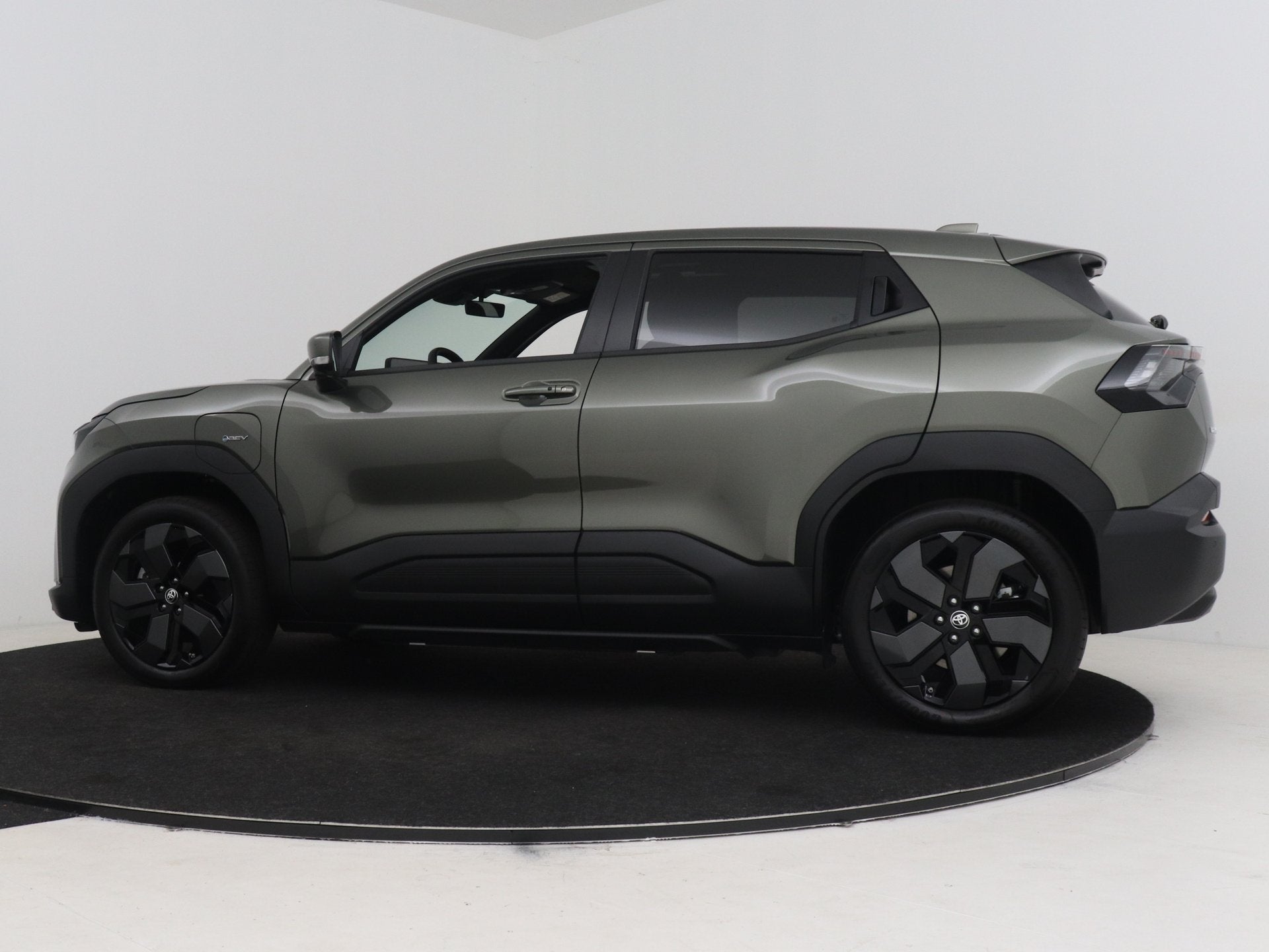Toyota Urban Cruiser Executive 61 kWh 0001562754 (bj 2026), Auto's, Zwart, Leder en Stof, Origineel Nederlands, Urban Cruiser