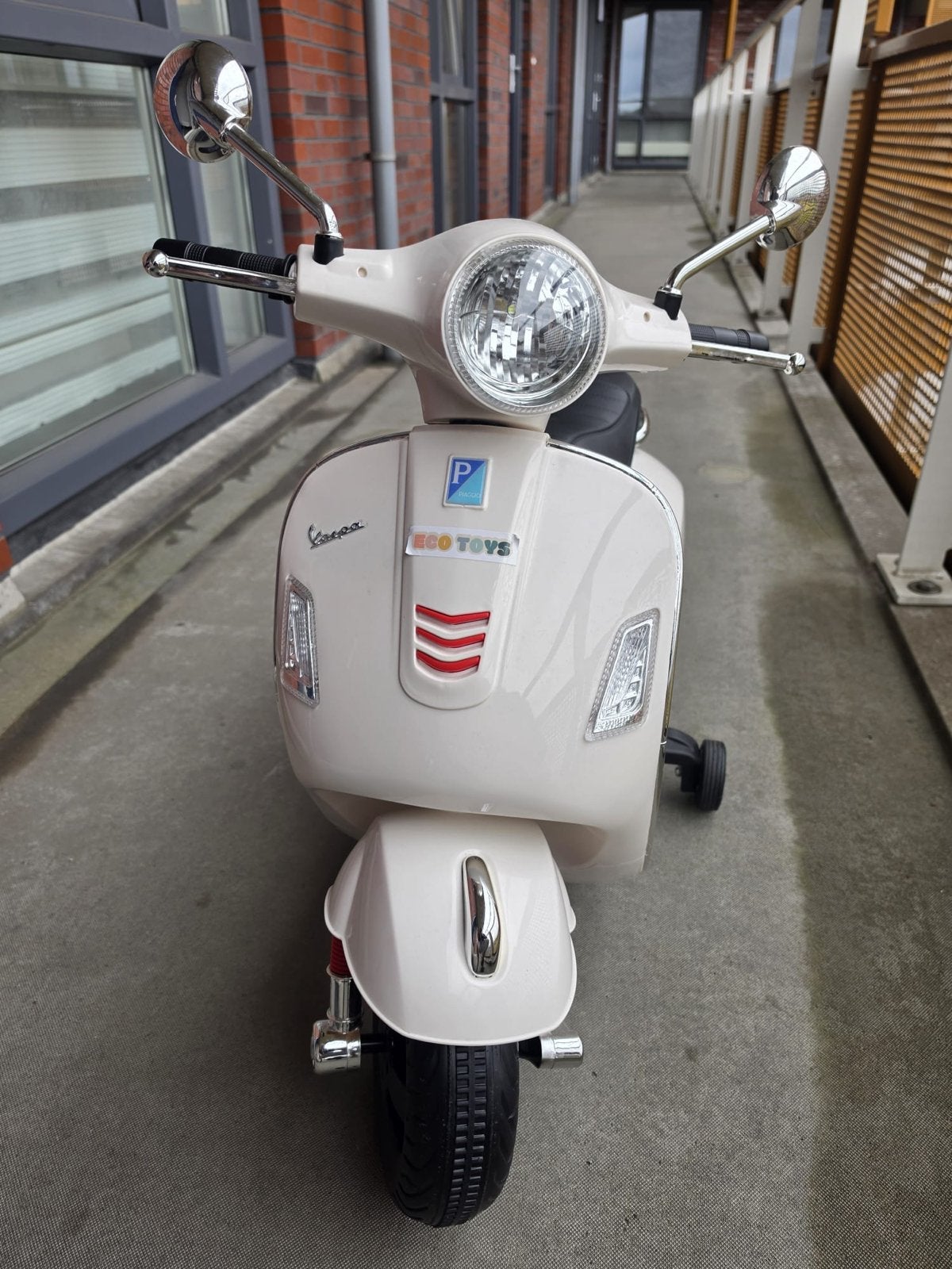 Vespa kindermotor - Zo goed als nieuw, Ophalen, Zo goed als nieuw
