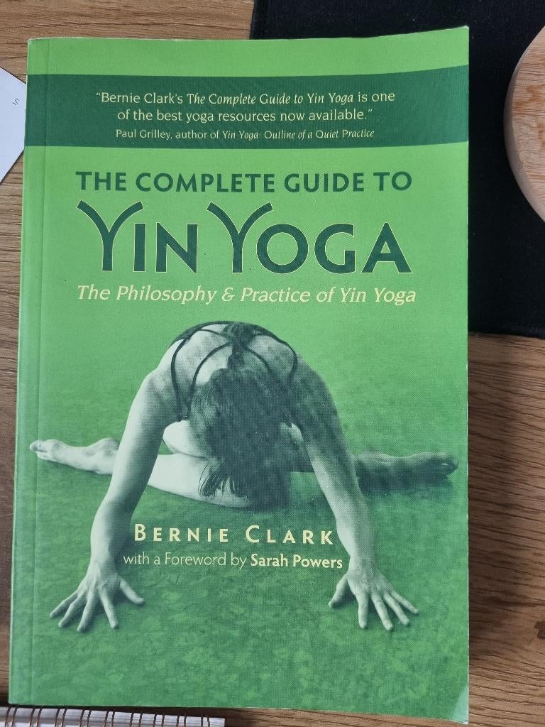 Yin Yoga boek Bernie Clark, Boeken, Ophalen, Zo goed als nieuw, Meditatie of Yoga, Instructieboek