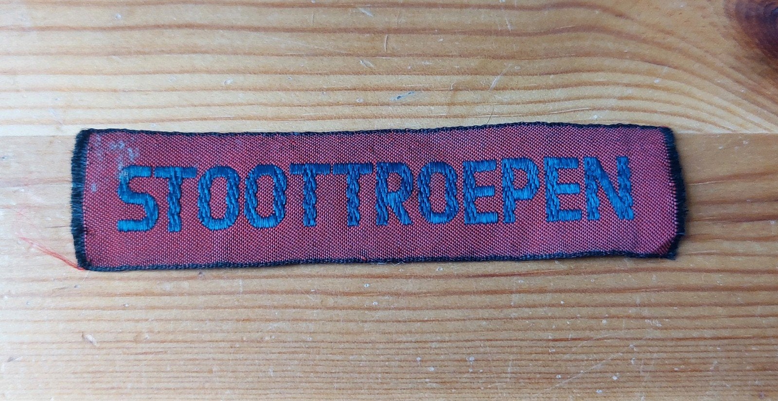 Stoottroepen kunstzijde, Ophalen of Verzenden, Landmacht, Nederland, Embleem of Badge