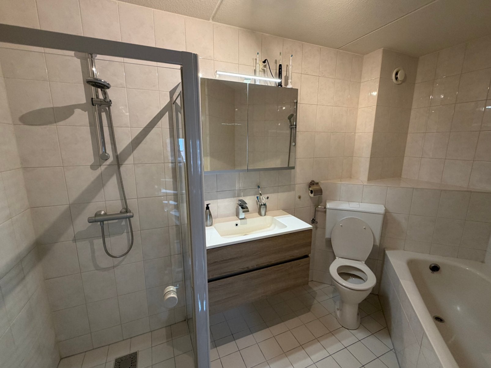 Complete badkamer met bad, douche, meubel & toilet + kranen, Ophalen, Gebruikt, Met bad