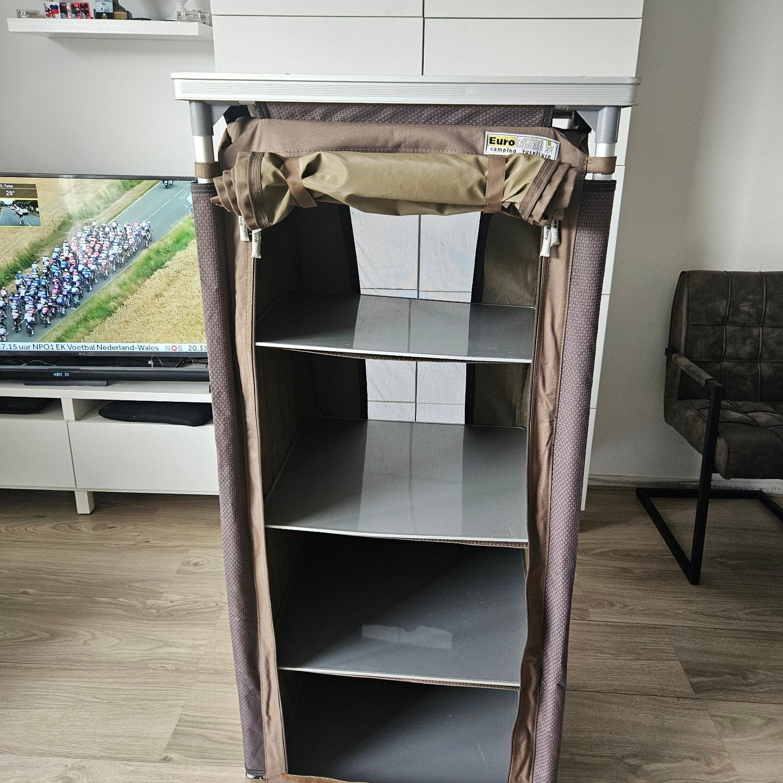 Mooie kast met planken, 140 cm hoog, Ophalen, Zo goed als nieuw