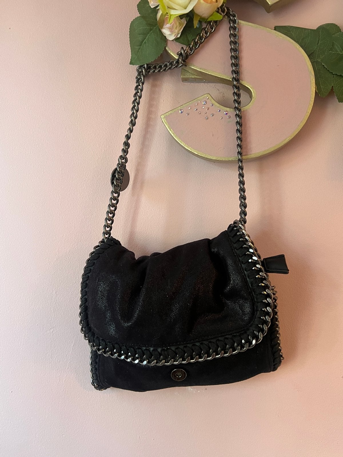 Luxe cross body hand tas met kettingdetail faux suedé, Sieraden, Tassen en Uiterlijk, Tassen | Damestassen, Ophalen of Verzenden